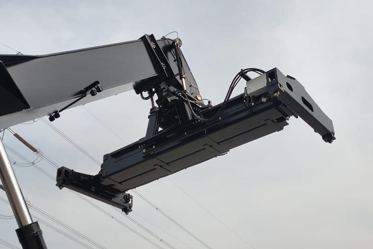 XCMG Reach Stacker Container Handler for sale in Malawi - Dizalica za kontejnere: slika 5 XCMG Reach Stacker Container Handler for sale in Malawi - Dizalica za kontejnere: slika 5