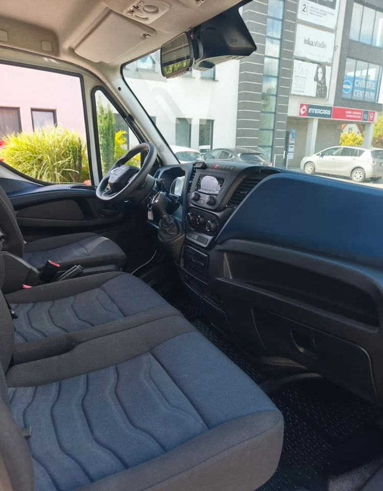 Kamion sa golom šasijom i zatvorenom kabinom Iveco DAILY 70C18 rama do zabudowy 6 M obsługa silnika nowy rozrząd: slika 10 Kamion sa golom šasijom i zatvorenom kabinom Iveco DAILY 70C18 rama do zabudowy 6 M obsługa silnika nowy rozrząd: slika 10