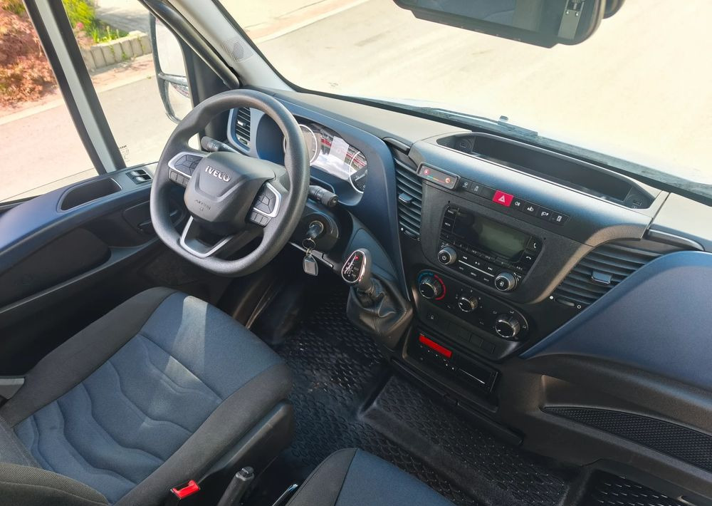 Kamion sa golom šasijom i zatvorenom kabinom Iveco DAILY 70C18 rama do zabudowy 6 M obsługa silnika nowy rozrząd: slika 11 Kamion sa golom šasijom i zatvorenom kabinom Iveco DAILY 70C18 rama do zabudowy 6 M obsługa silnika nowy rozrząd: slika 11