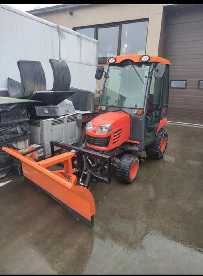 Kubota BX350 4x4 Traktorek komunalny kosiarka pług piaskarka pełen osprzęt - Komunalni traktor: slika 3 Kubota BX350 4x4 Traktorek komunalny kosiarka pług piaskarka pełen osprzęt - Komunalni traktor: slika 3