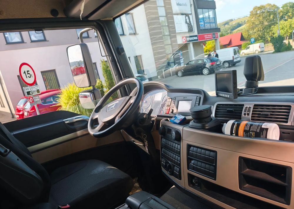 MAN TGL 12.250 kontener 6,2 , winda - Kamion sa zatvorenim sandukom: slika 4 MAN TGL 12.250 kontener 6,2 , winda - Kamion sa zatvorenim sandukom: slika 4