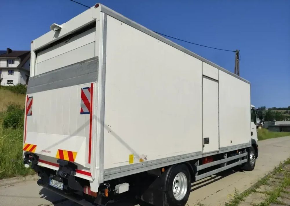 MAN TGM 18.290 kontener , winda - Kamion sa zatvorenim sandukom: slika 2 MAN TGM 18.290 kontener , winda - Kamion sa zatvorenim sandukom: slika 2