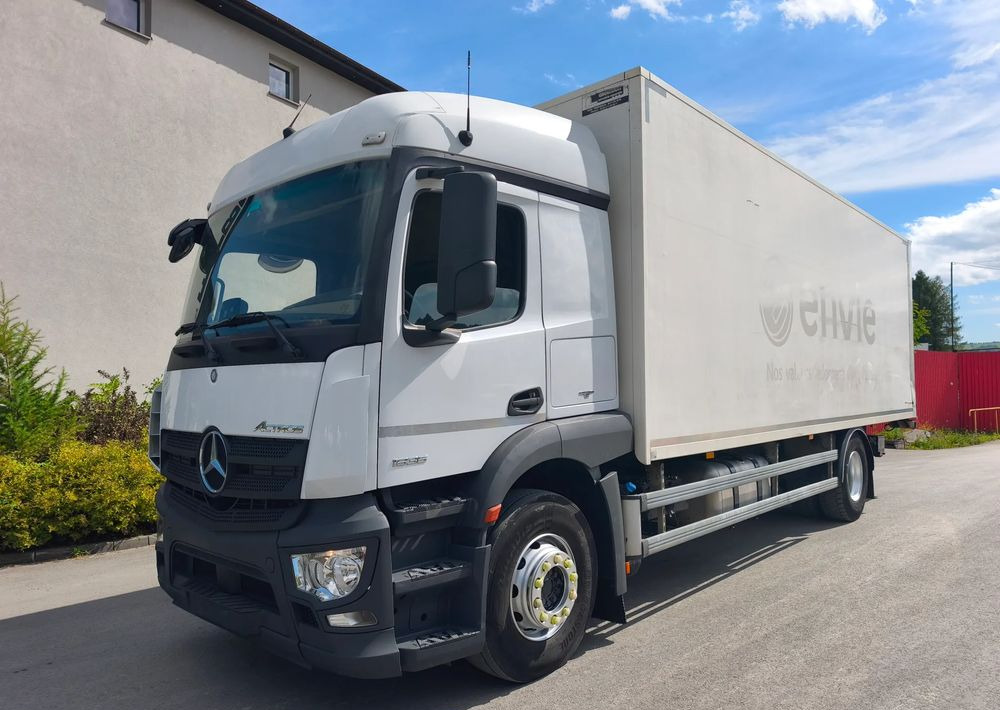 Mercedes-Benz ACTROS 18.360 kontener 18 p , winda - Kamion sa zatvorenim sandukom: slika 2 Mercedes-Benz ACTROS 18.360 kontener 18 p , winda - Kamion sa zatvorenim sandukom: slika 2