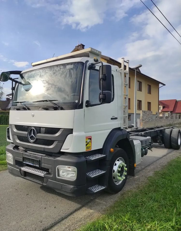 Mercedes-Benz AXOR 1829 rama do zabudowy blokada mostu - Kamion sa golom šasijom i zatvorenom kabinom: slika 4 Mercedes-Benz AXOR 1829 rama do zabudowy blokada mostu - Kamion sa golom šasijom i zatvorenom kabinom: slika 4