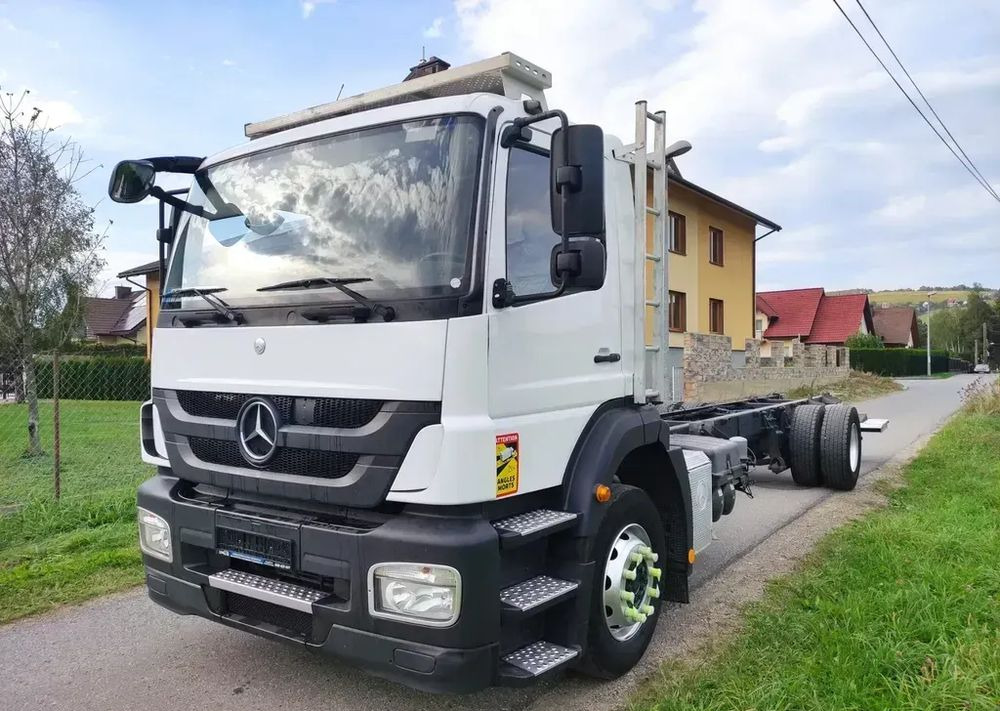 Mercedes-Benz AXOR 1829 rama do zabudowy blokada mostu - Kamion sa golom šasijom i zatvorenom kabinom: slika 1 Mercedes-Benz AXOR 1829 rama do zabudowy blokada mostu - Kamion sa golom šasijom i zatvorenom kabinom: slika 1