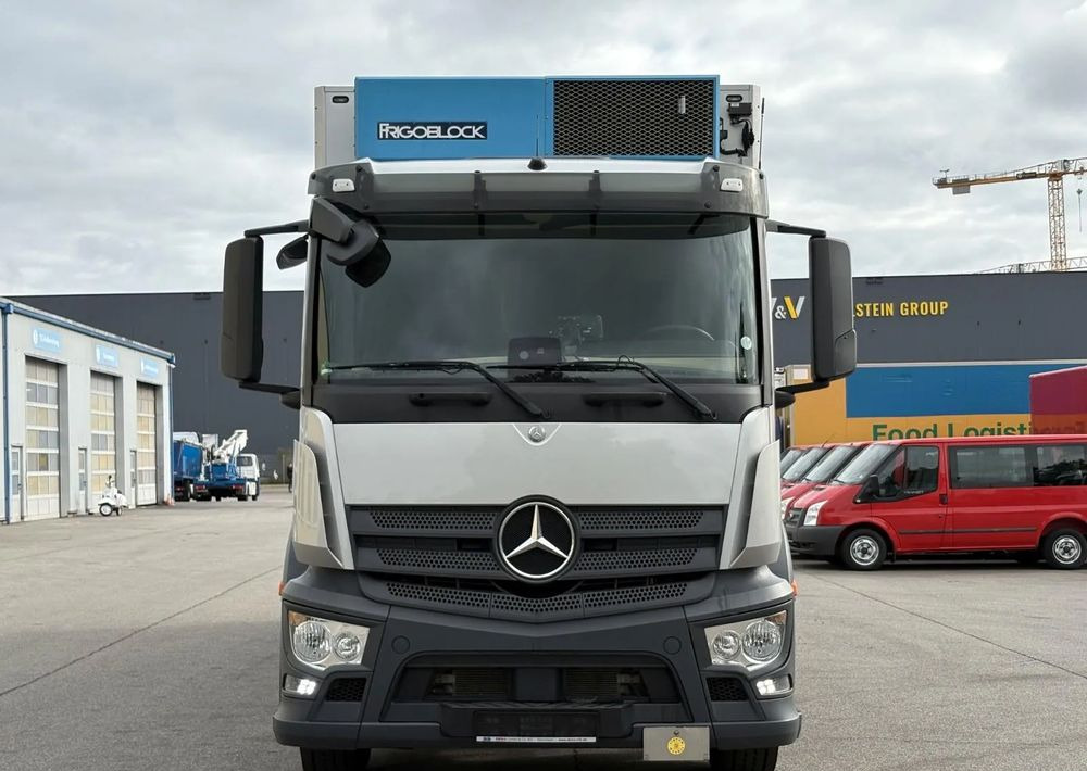 Mercedes-Benz Actros 2543 6x2 chłodnia izoterma 18 palet oś skrętna - Hladnjača: slika 2 Mercedes-Benz Actros 2543 6x2 chłodnia izoterma 18 palet oś skrętna - Hladnjača: slika 2