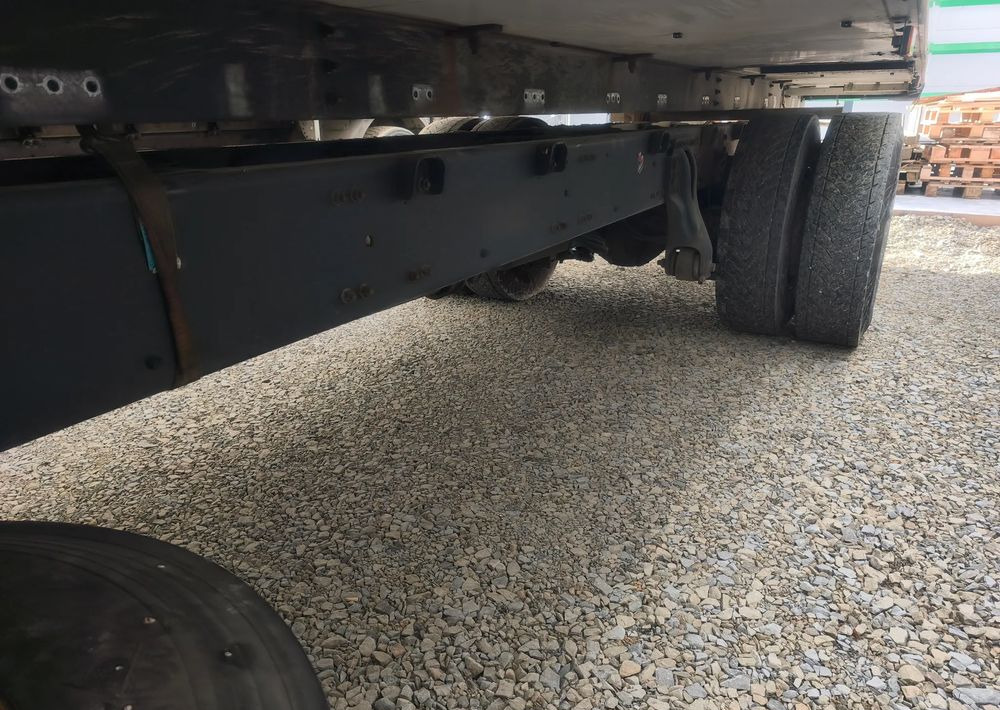 Renault Gama D 18.280 rama do zabudowy poduszka - Kamion sa golom šasijom i zatvorenom kabinom: slika 5 Renault Gama D 18.280 rama do zabudowy poduszka - Kamion sa golom šasijom i zatvorenom kabinom: slika 5