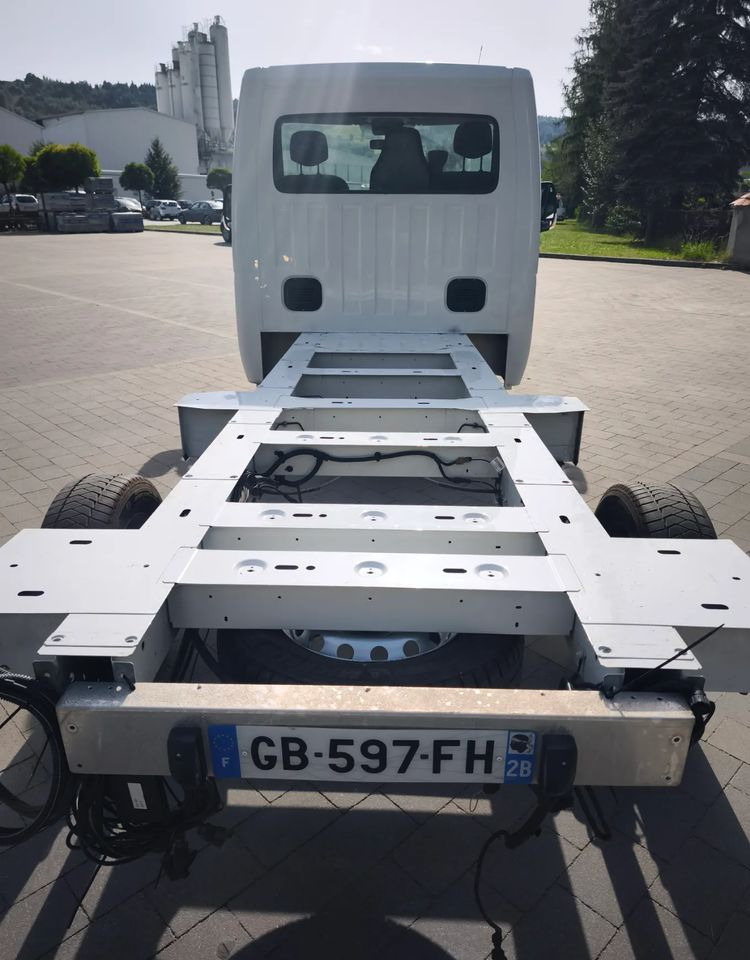 Renault MASTER 2,3 rama do zabudowy po obsłudze gotowy do jazdy - Kamion sa golom šasijom i zatvorenom kabinom: slika 5 Renault MASTER 2,3 rama do zabudowy po obsłudze gotowy do jazdy - Kamion sa golom šasijom i zatvorenom kabinom: slika 5