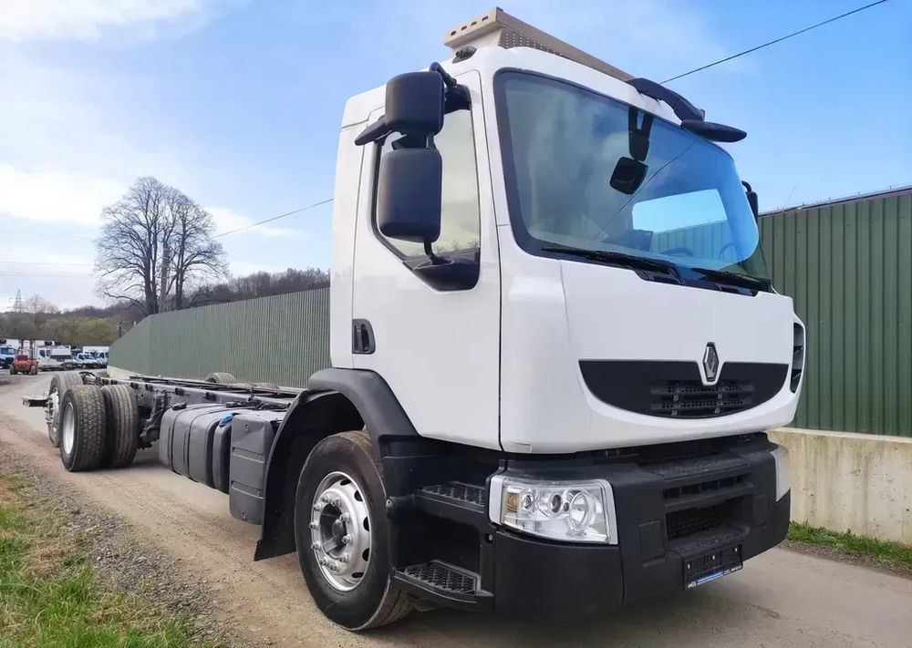 Renault Premium 26.380 Dxi  6x2 rama do zabudowy - Kamion sa golom šasijom i zatvorenom kabinom: slika 1 Renault Premium 26.380 Dxi  6x2 rama do zabudowy - Kamion sa golom šasijom i zatvorenom kabinom: slika 1
