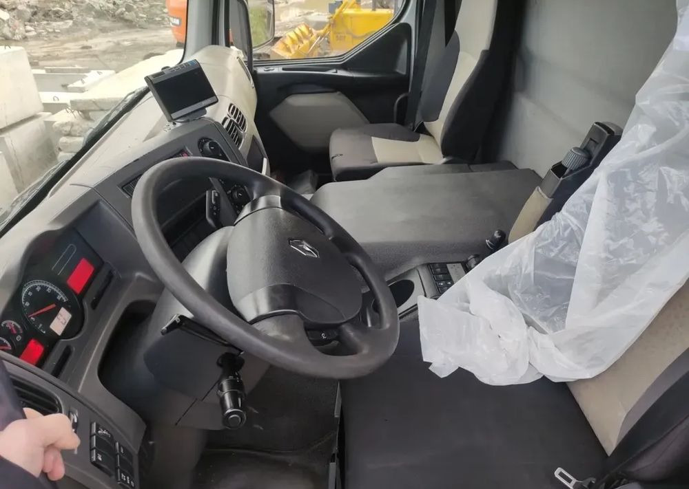 Kamion sa golom šasijom i zatvorenom kabinom Renault Premium 26.380 Dxi  6x2 rama do zabudowy: slika 6