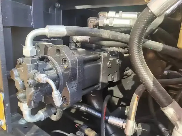 Bager guseničar 2022 Volvo EC140: slika 16