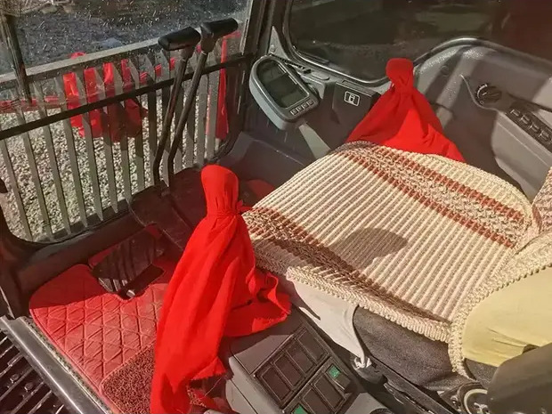 Bager guseničar 2022 Volvo EC140: slika 15