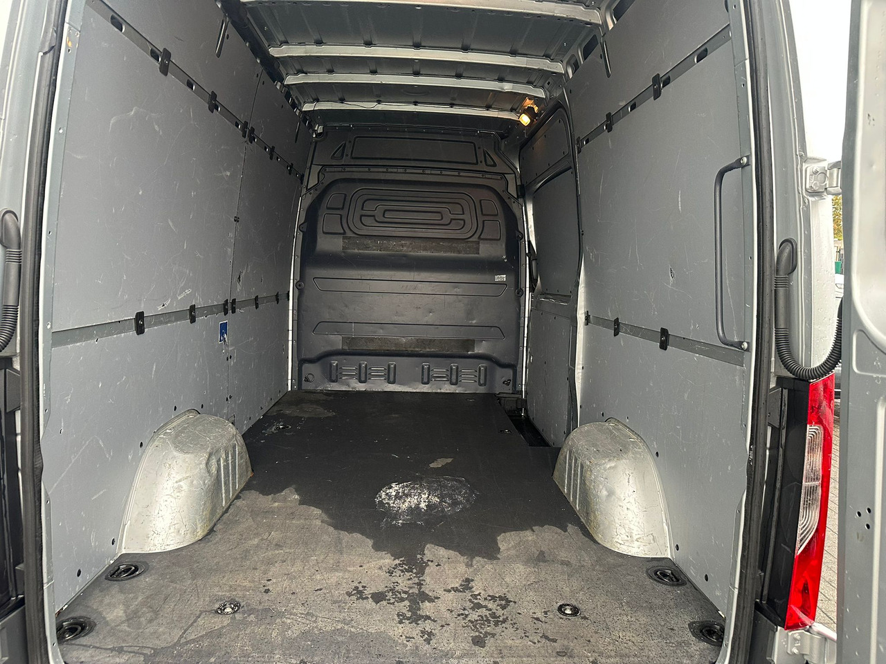 MERCEDES-BENZ Sprinter - Furgon: slika 5 MERCEDES-BENZ Sprinter - Furgon: slika 5