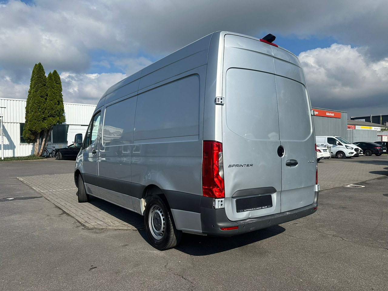 MERCEDES-BENZ Sprinter - Furgon: slika 3 MERCEDES-BENZ Sprinter - Furgon: slika 3