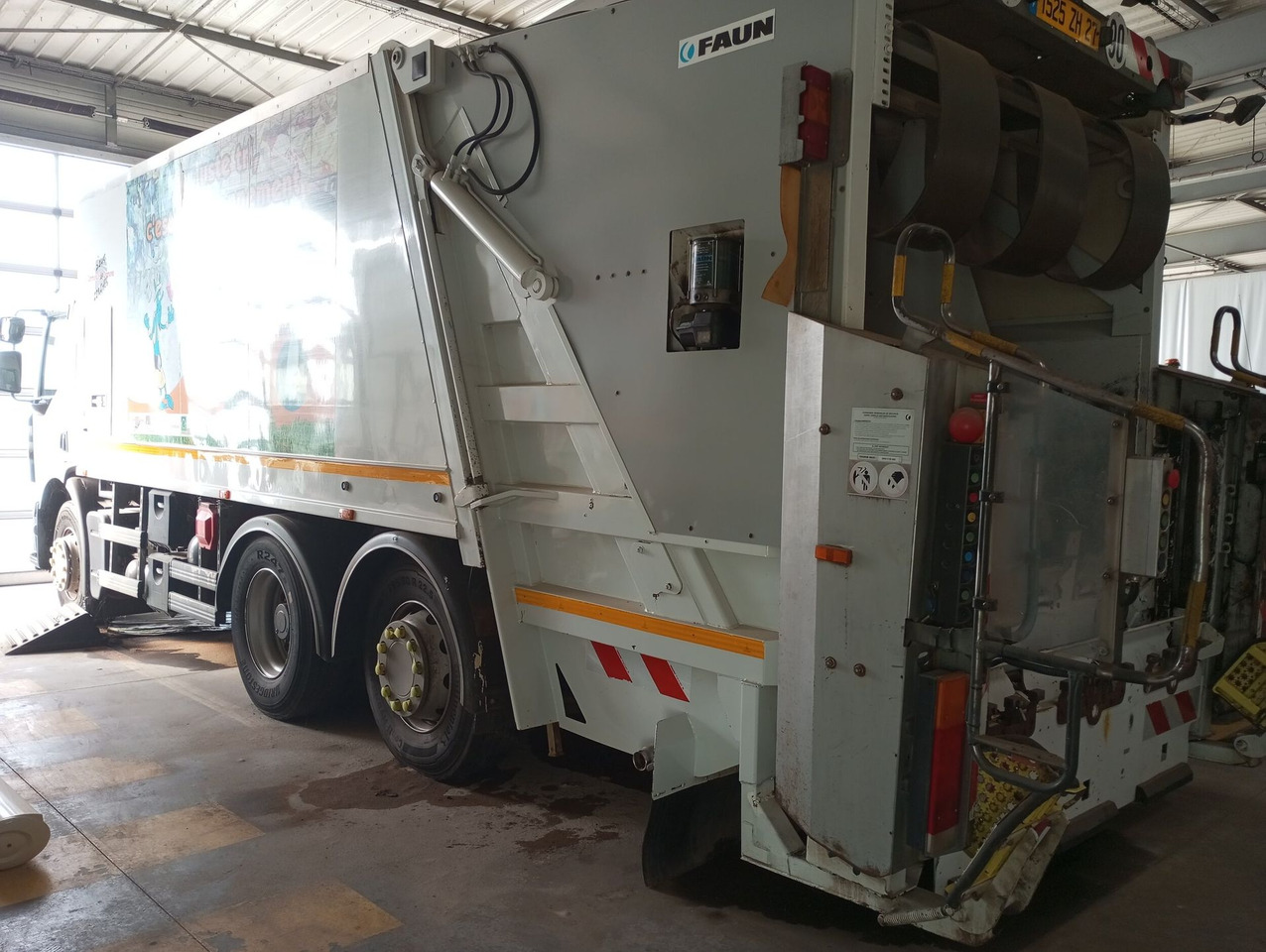 BOM de marque Renault 320 DXI- Benne FAUN Turbo changée en août 2023 - fuite hydraulique avant passage aux mines - arrêt de circulation octobre 2023 - batterie HS - état correct - factures disponibles - Kamion za smeće: slika 3 BOM de marque Renault 320 DXI- Benne FAUN Turbo changée en août 2023 - fuite hydraulique avant passage aux mines - arrêt de circulation octobre 2023 - batterie HS - état correct - factures disponibles - Kamion za smeće: slika 3