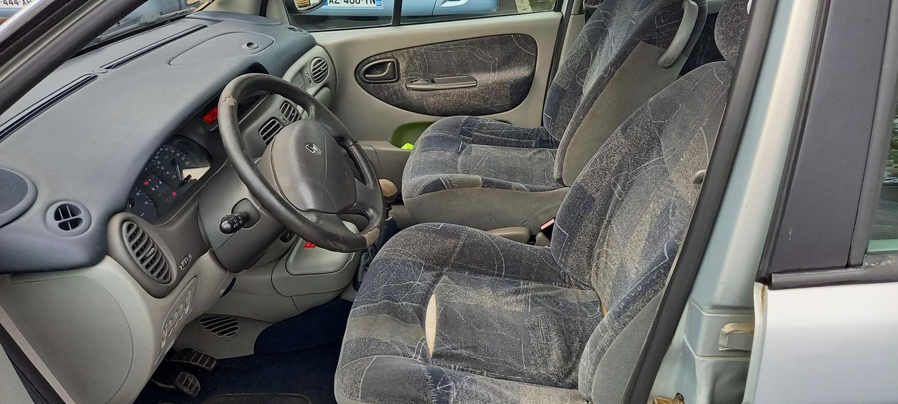 MEGANE ESSENCE (241) - Automobil: slika 4 MEGANE ESSENCE (241) - Automobil: slika 4