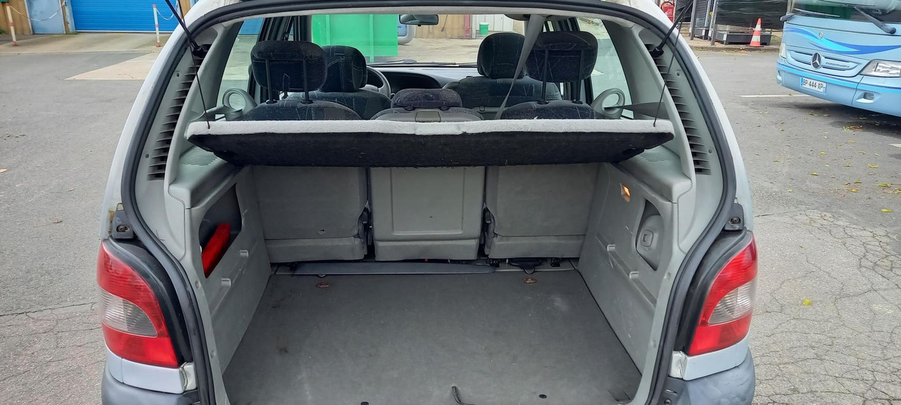 MEGANE ESSENCE (241) - Automobil: slika 3 MEGANE ESSENCE (241) - Automobil: slika 3