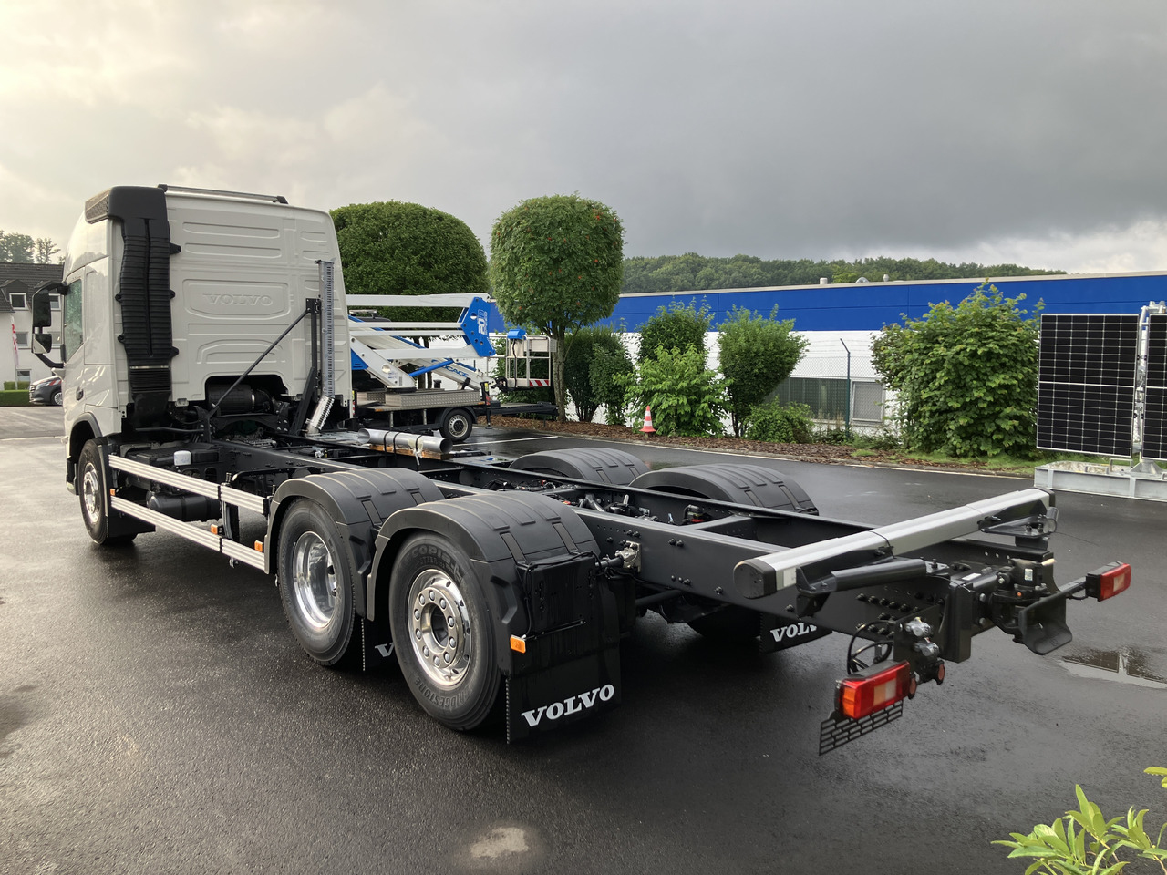 VOLVO FM 540 6x2 Globetrotter Chassis - Kamion sa golom šasijom i zatvorenom kabinom: slika 3 VOLVO FM 540 6x2 Globetrotter Chassis - Kamion sa golom šasijom i zatvorenom kabinom: slika 3