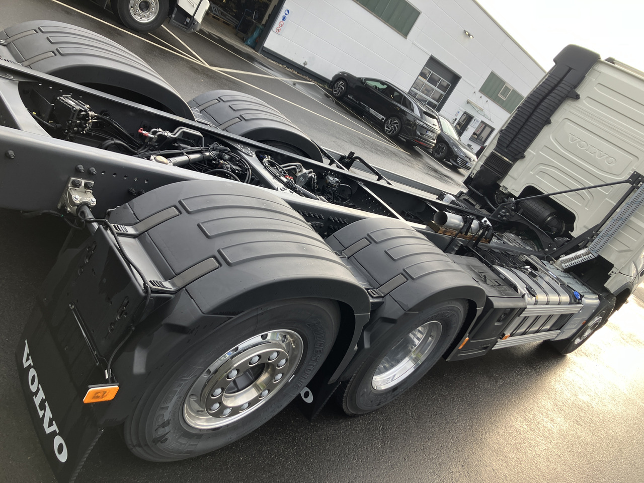VOLVO FM 540 6x2 Globetrotter Chassis - Kamion sa golom šasijom i zatvorenom kabinom: slika 4 VOLVO FM 540 6x2 Globetrotter Chassis - Kamion sa golom šasijom i zatvorenom kabinom: slika 4