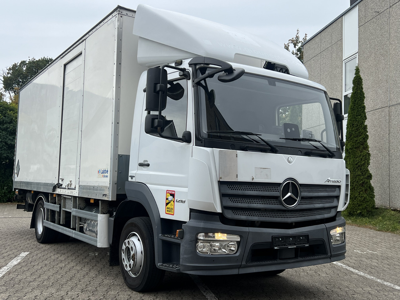 MERCEDES-BENZ Atego 1218 L Classic-Vermietung möglich-ADR-LBW - Kamion sa zatvorenim sandukom: slika 2 MERCEDES-BENZ Atego 1218 L Classic-Vermietung möglich-ADR-LBW - Kamion sa zatvorenim sandukom: slika 2