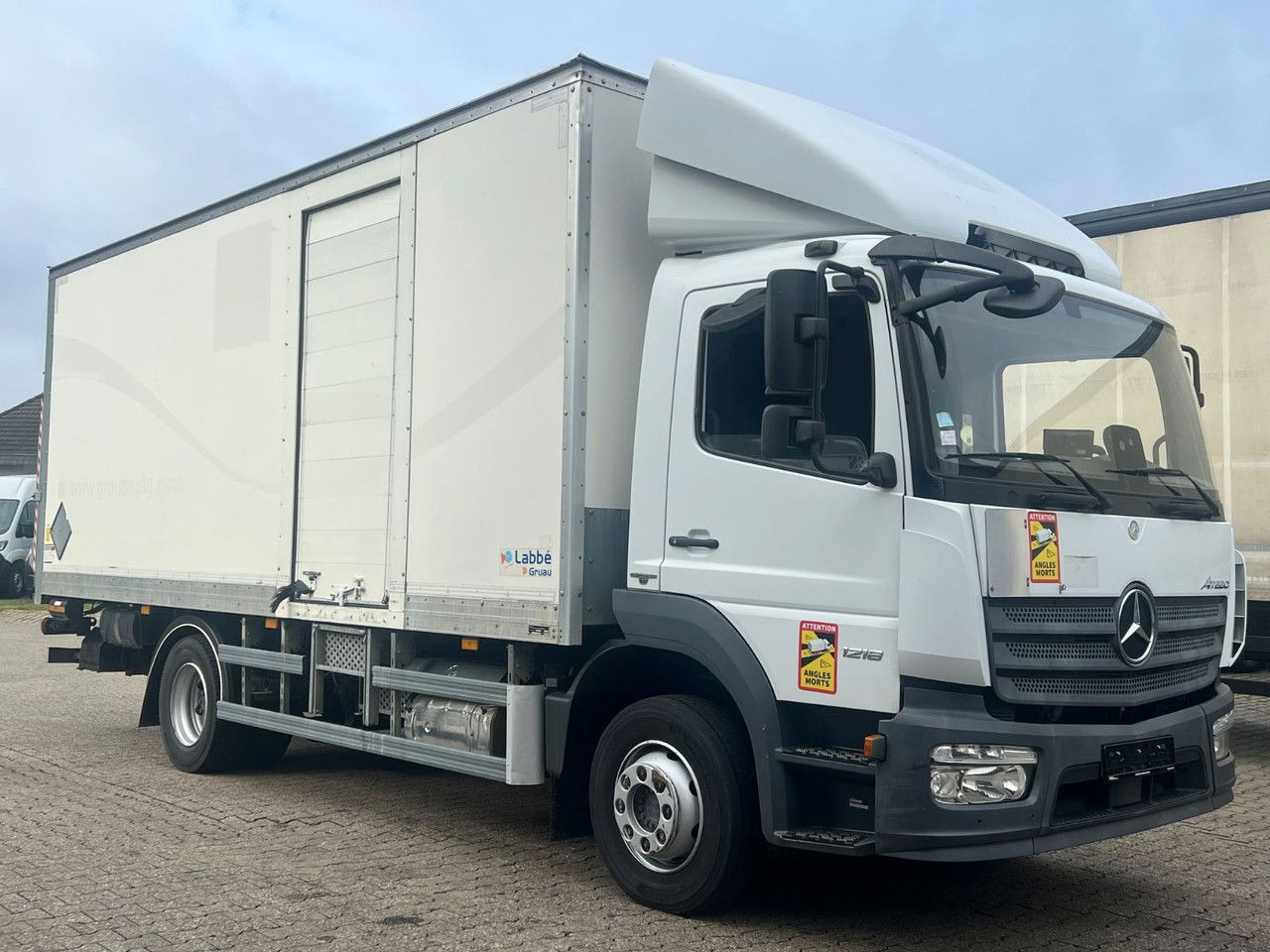 Mercedes-Benz Atego 1218 L Classic-Vermietung möglich-ADR-LBW - Kamion sa zatvorenim sandukom: slika 2 Mercedes-Benz Atego 1218 L Classic-Vermietung möglich-ADR-LBW - Kamion sa zatvorenim sandukom: slika 2