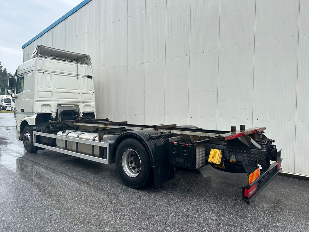 DAF XF 460 SpaceCab Retarder TÜV neu - Kamion za prevoz kontejnera/ Kamion sa promenjivim sandukom: slika 4 DAF XF 460 SpaceCab Retarder TÜV neu - Kamion za prevoz kontejnera/ Kamion sa promenjivim sandukom: slika 4