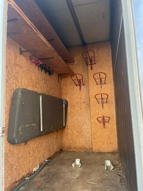 MAN 12.192 Pferdetransporter MAN 12.192 Pferdetransporter - Kamion za prevoz konja: slika 5 MAN 12.192 Pferdetransporter MAN 12.192 Pferdetransporter - Kamion za prevoz konja: slika 5