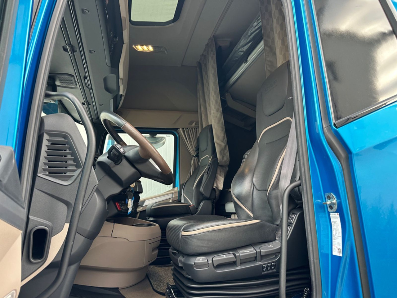 DAF XG+530 Vollausstattung - Tegljač: slika 5 DAF XG+530 Vollausstattung - Tegljač: slika 5