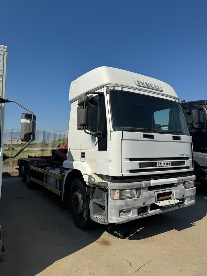 IVECO MAGIRUS 240E42 Gancio Scarrabile - Kamion sa hidrauličnom kukom: slika 2 IVECO MAGIRUS 240E42 Gancio Scarrabile - Kamion sa hidrauličnom kukom: slika 2