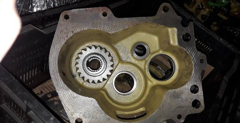 OBUDOWA SKRZYNI BIEGÓW JOHN DEERE L39841 - Rezervni deo: slika 2 OBUDOWA SKRZYNI BIEGÓW JOHN DEERE L39841 - Rezervni deo: slika 2