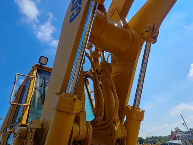 Utovarivač guseničar CAT 973: slika 14