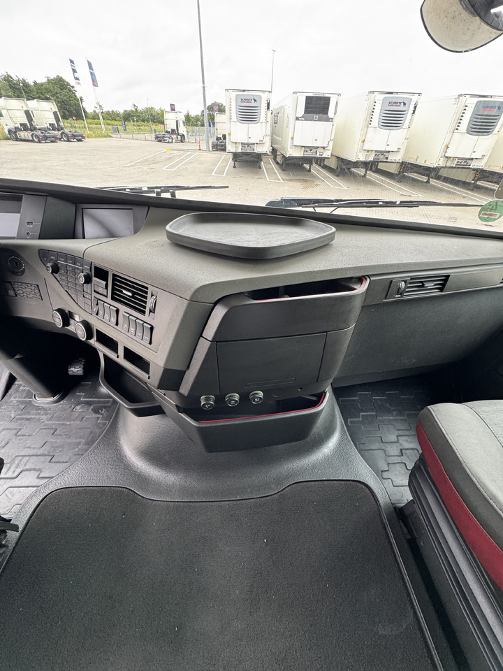 VOLVO DIESEL/LNG - Tegljač: slika 2 VOLVO DIESEL/LNG - Tegljač: slika 2