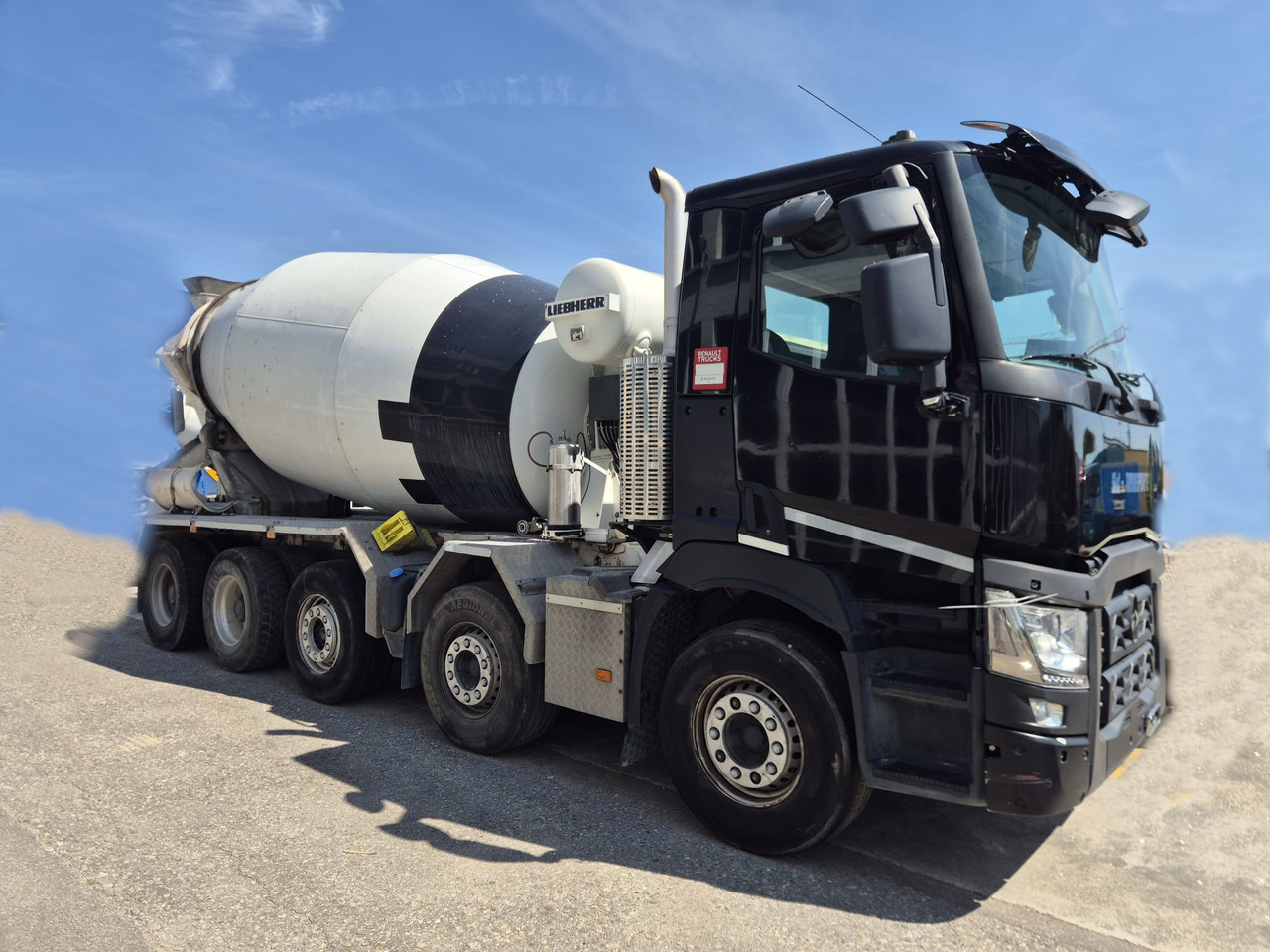 RENAULT C520 10x4 Betonmischer Liebherr 10 m3 - Mikser za beton: slika 1 RENAULT C520 10x4 Betonmischer Liebherr 10 m3 - Mikser za beton: slika 1