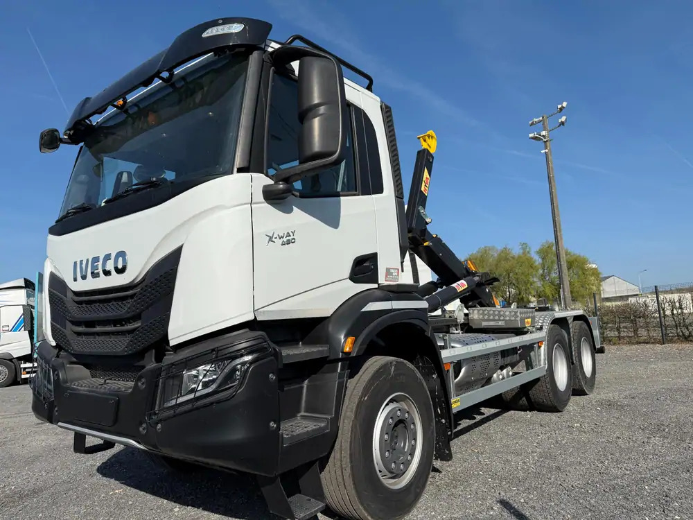 Iveco AD300T48 HYVALIFT 20 TONS*pare-choc hydraulique - Kamion sa hidrauličnom kukom: slika 1 Iveco AD300T48 HYVALIFT 20 TONS*pare-choc hydraulique - Kamion sa hidrauličnom kukom: slika 1