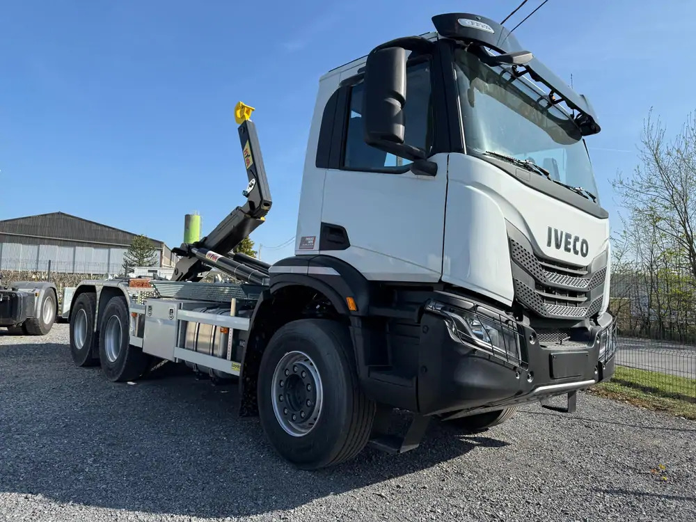 Iveco AD300T48 HYVALIFT 20 TONS*pare-choc hydraulique - Kamion sa hidrauličnom kukom: slika 2 Iveco AD300T48 HYVALIFT 20 TONS*pare-choc hydraulique - Kamion sa hidrauličnom kukom: slika 2
