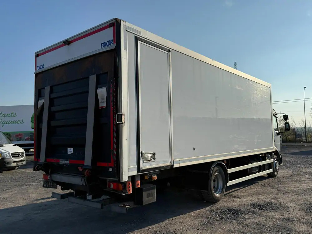 Renault D14 250 *D14 250 cv* - Kamion sa zatvorenim sandukom: slika 4 Renault D14 250 *D14 250 cv* - Kamion sa zatvorenim sandukom: slika 4