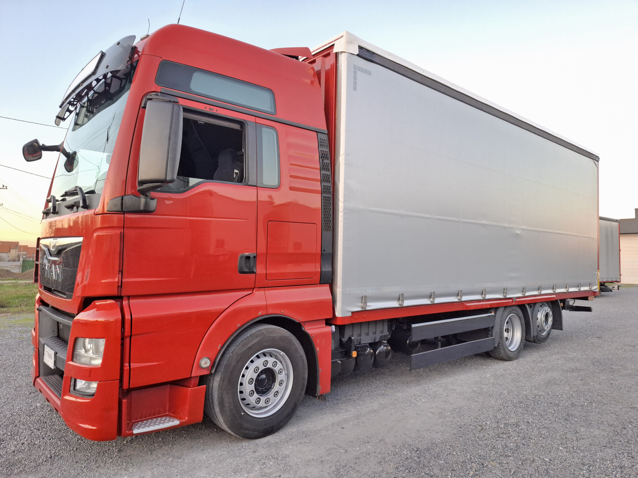 MAN TGX 26.440 E6 - Kamion sa ceradom: slika 2 MAN TGX 26.440 E6 - Kamion sa ceradom: slika 2