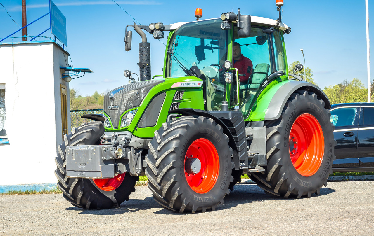 FENDT 513 VARIO - AUTOPILOT - 2016 ROK - ORYGINALNE OPONY - Traktor: slika 2 FENDT 513 VARIO - AUTOPILOT - 2016 ROK - ORYGINALNE OPONY - Traktor: slika 2