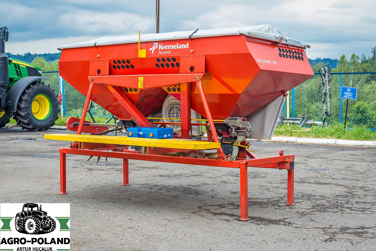 KVERNELAND OPTIMA - 12 X 75 + ZBIORNIK NA NAWÓZ - Mašina za preciznu setvu: slika 2 KVERNELAND OPTIMA - 12 X 75 + ZBIORNIK NA NAWÓZ - Mašina za preciznu setvu: slika 2