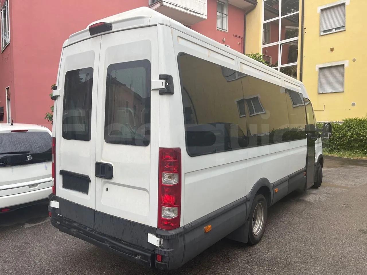 Minibus, Putnički kombi Iveco Daily: slika 9