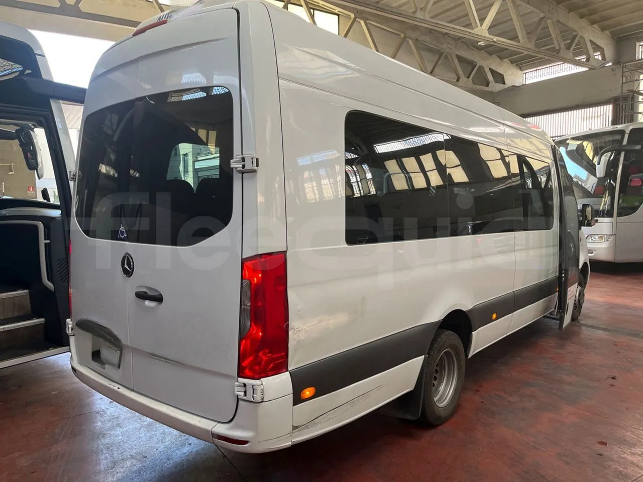 Minibus, Putnički kombi Mercedes-Benz Sprinter: slika 9