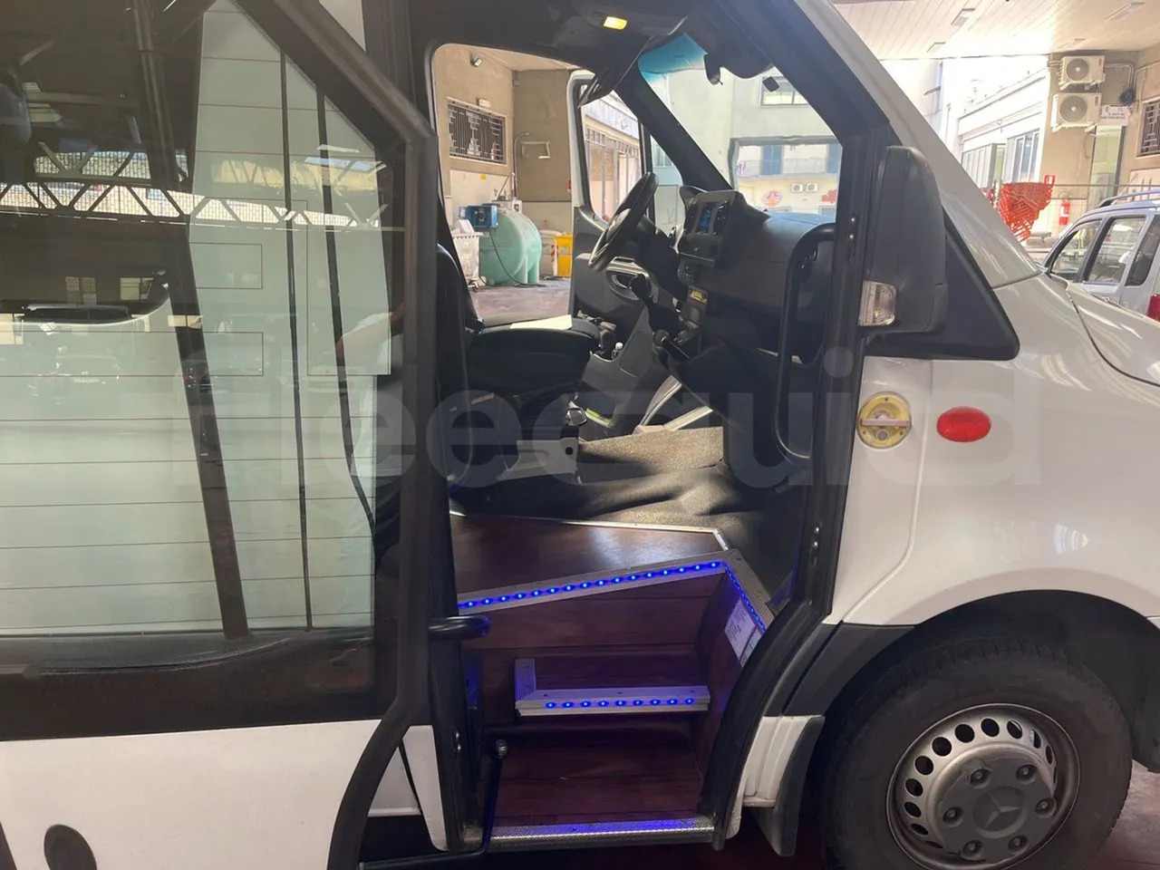 Minibus, Putnički kombi Mercedes-Benz Sprinter: slika 14