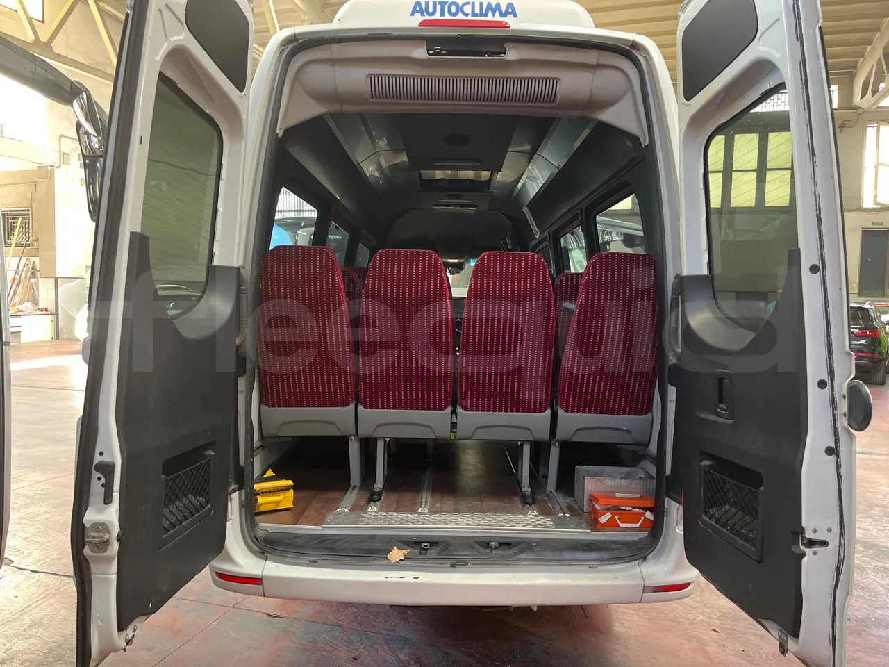 Minibus, Putnički kombi Mercedes-Benz Sprinter: slika 15