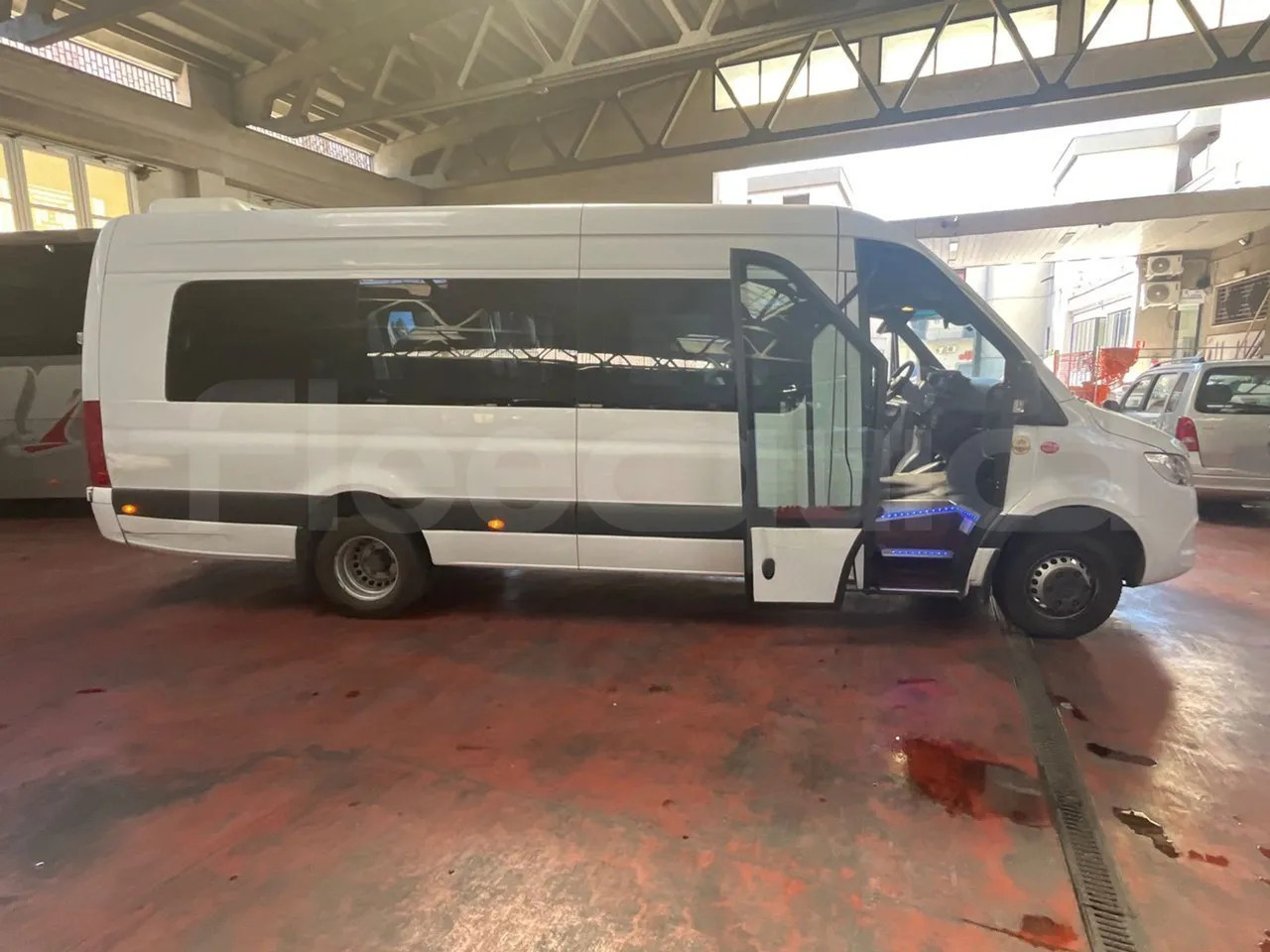 Minibus, Putnički kombi Mercedes-Benz Sprinter: slika 13