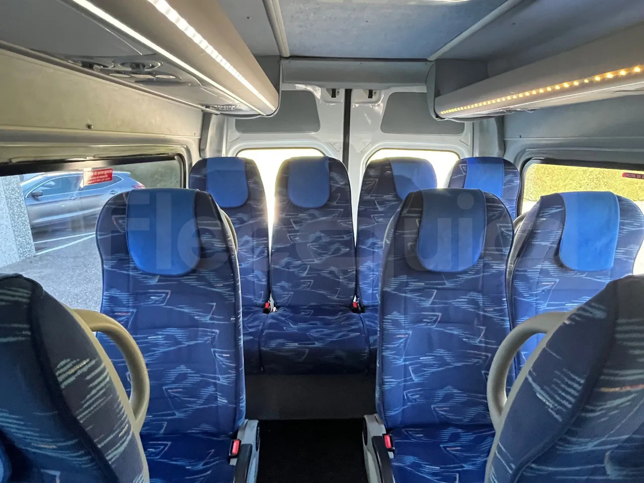 Minibus, Putnički kombi Mercedes-Benz Sprinter: slika 28