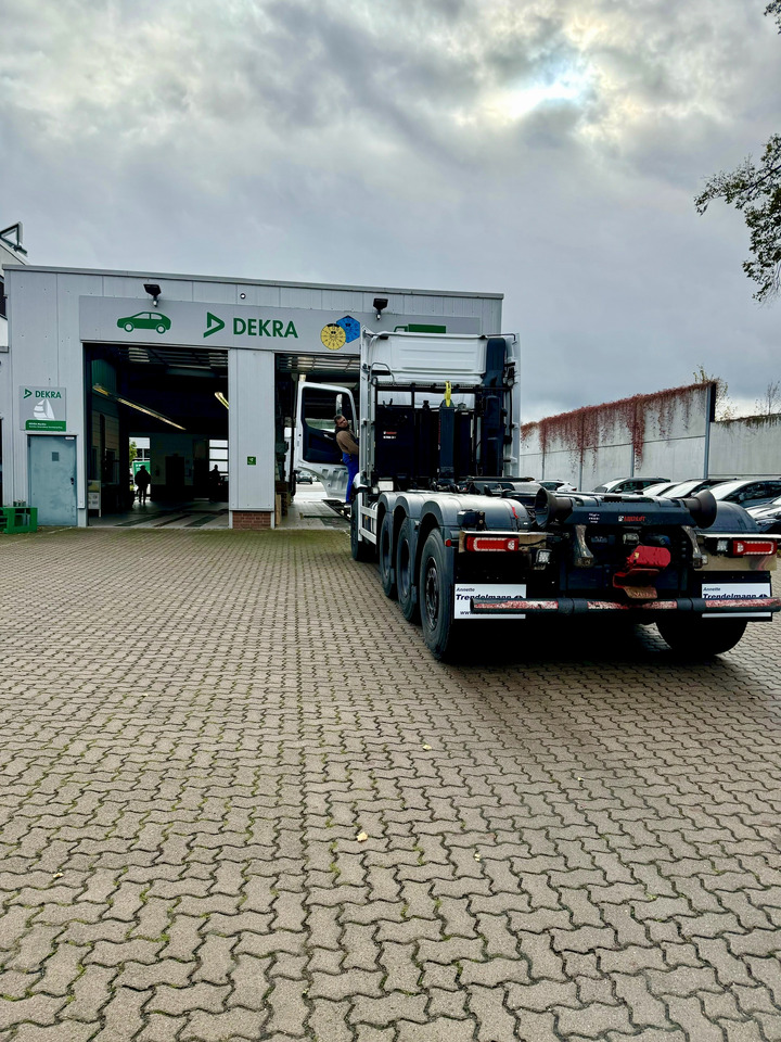 Kamion sa hidrauličnom kukom Mercedes-Benz Arocs MP5 3253 8x4 Tridem ARK HIAB 24 to: slika 25