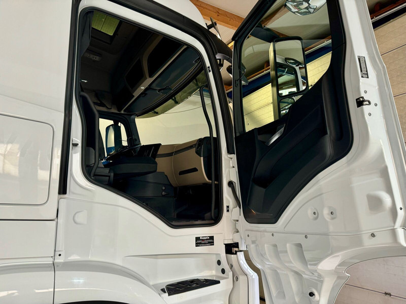 Kamion sa hidrauličnom kukom Mercedes-Benz Arocs MP5 3253 8x4 Tridem ARK HIAB 24 to: slika 22