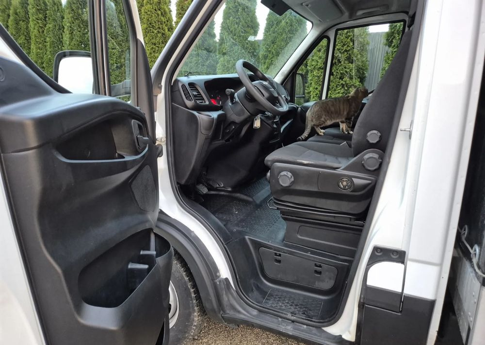 Iveco 35C14 - Dostavno vozilo s ravnom platformom: slika 5 Iveco 35C14 - Dostavno vozilo s ravnom platformom: slika 5