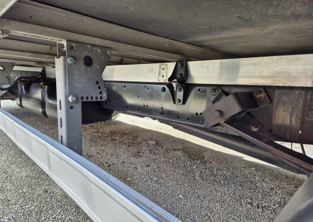 Iveco 35C15 3.0 - Dostavno vozilo s ravnom platformom: slika 4 Iveco 35C15 3.0 - Dostavno vozilo s ravnom platformom: slika 4