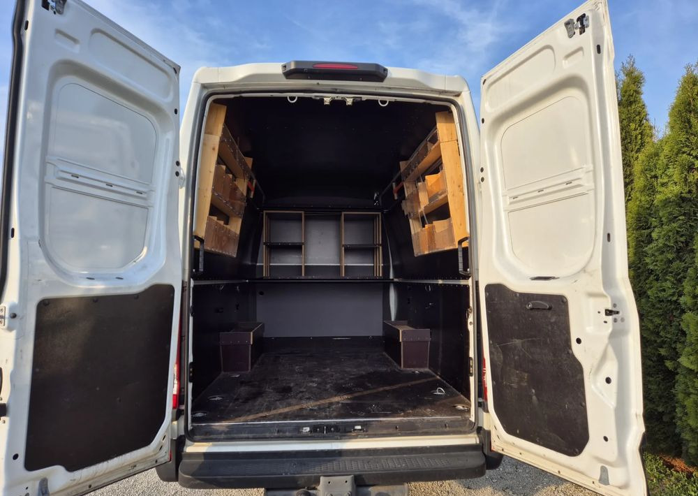 Iveco Iveco 35s18 3.0 180KM Brygadówka manual - Dostavno vozilo sa duplom kabinom: slika 4 Iveco Iveco 35s18 3.0 180KM Brygadówka manual - Dostavno vozilo sa duplom kabinom: slika 4